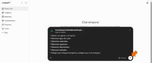Página web del asistente de IA. Una flecha señala el botón para ejecutar el prompt.